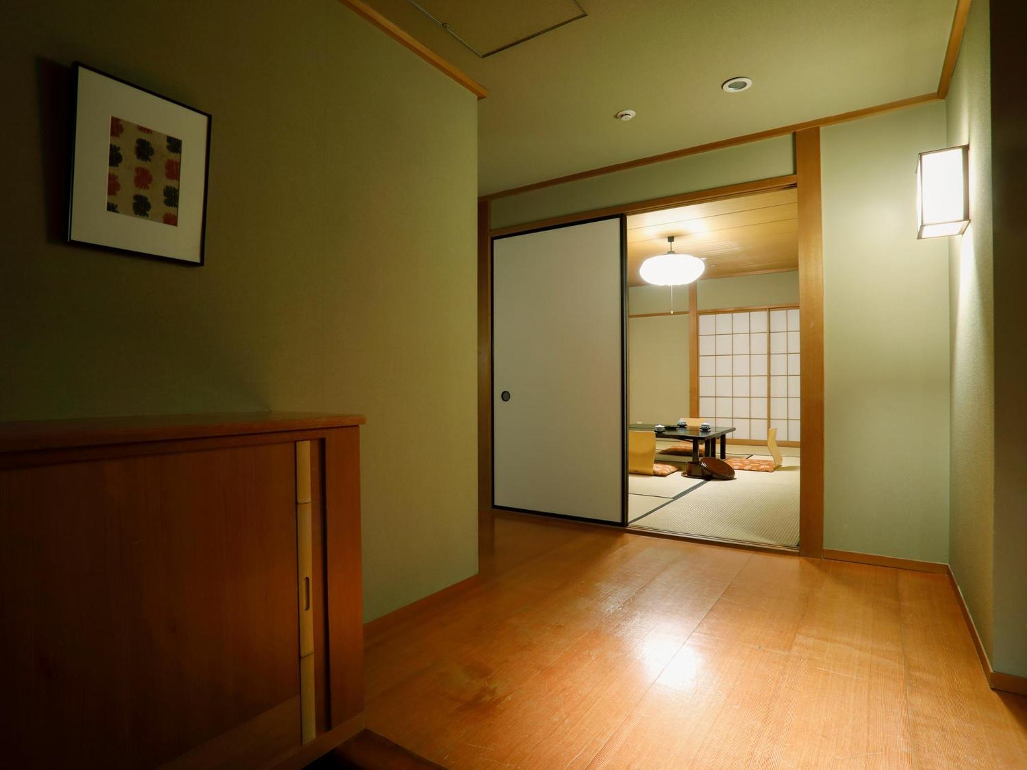 Premier Hotel -Tsubaki- Sapporo Habitación foto A sliding door in a Japanese house